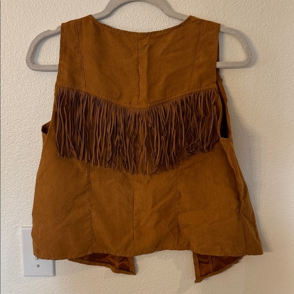 Spirit Tan Vest with Fringe - Picture 4 of 6